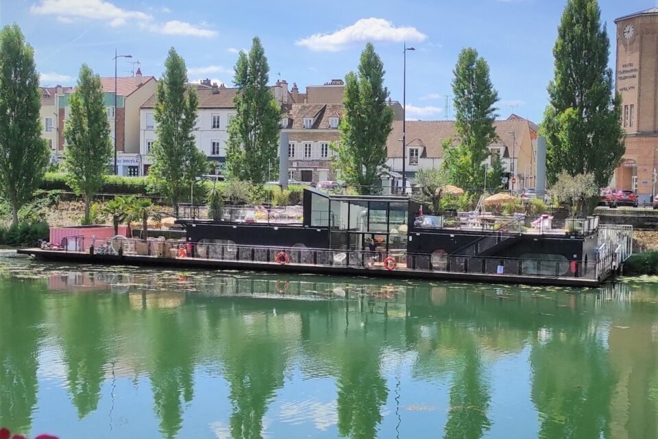 La GG Péniche à Melun traiteur les cinq saveurs